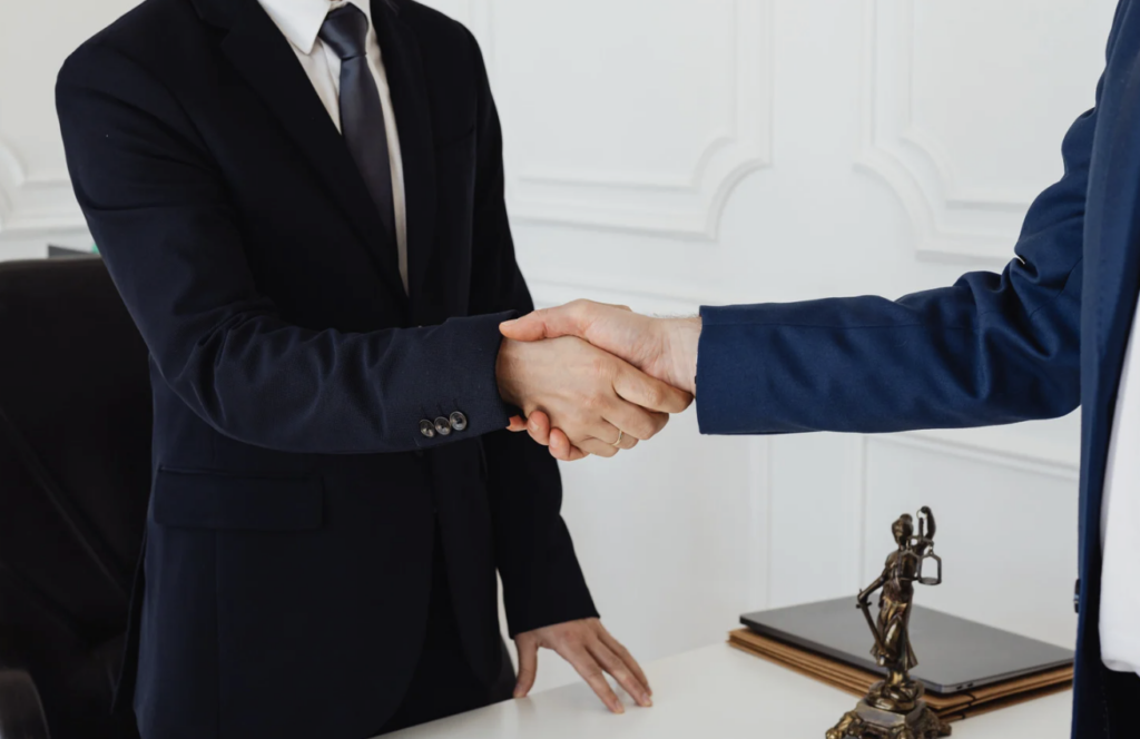 Ortaklığın Giderilmesi (İzaye-i Şüyu) Davasında Kabul Eden Davalının Yargılama Giderleri ve Vekâlet Ücretinden Sorumluluğu