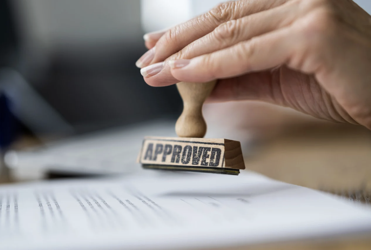 İkamet İzni Reddi Sonrası 10 Günlük Türkiye’den Çıkış Süresi, Hukuki Nitelik, Sonuçlar ve Yürütmenin Durdurulması Kararının Etkisi