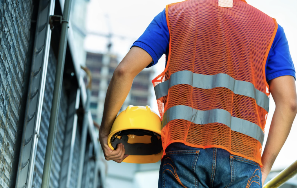 Haklı Fesih Sonrası İşçinin Çalışmaya Devam Etmesi Ne Sonuç Doğurur? 6 Etki, Hukuki Analiz ve Uygulama Rehberi