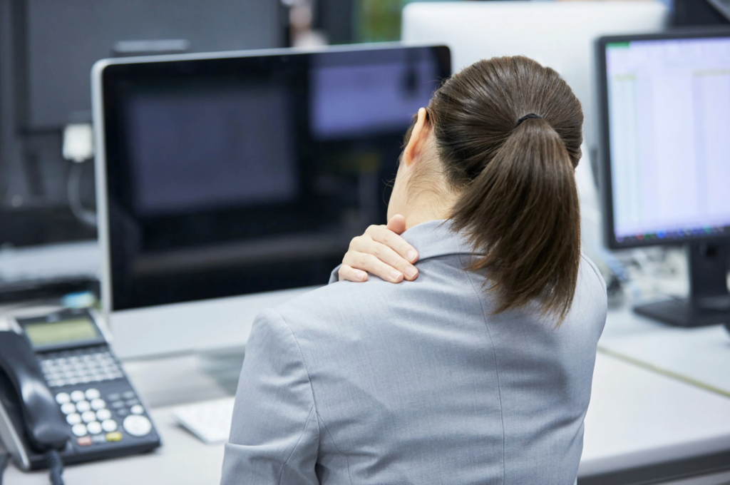 Haklı Fesih Sonrası İşçinin Çalışmaya Devam Etmesi Ne Sonuç Doğurur? 6 Etki, Hukuki Analiz ve Uygulama Rehberi