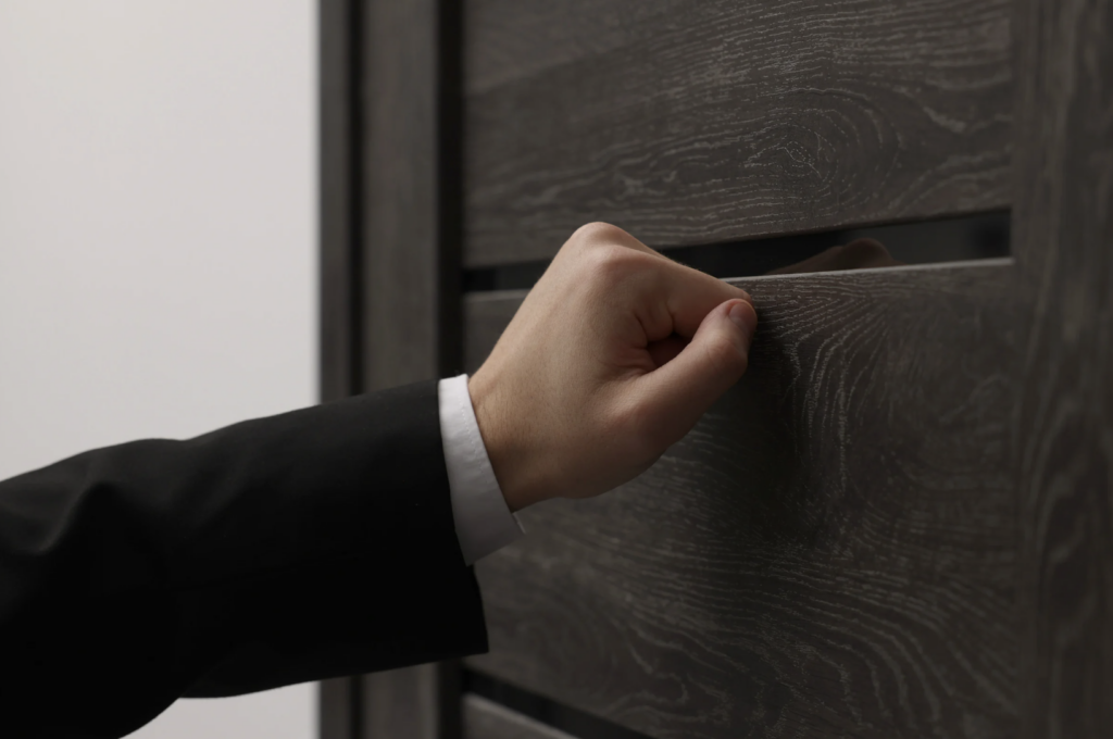 Elektronik Haciz (e-Haciz) Uygulaması: UYAP/Bankalar Üzerinden İşleyiş, Bloke–Kesinti Ayrımı, Maaş/Emekli Aylığı Koruması