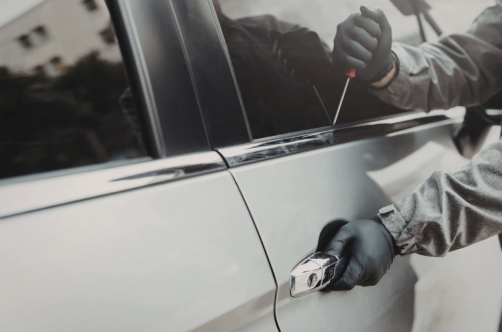 TCK 142/1-a ve 1-e Nedir? Kamu Kurumuna Karşı Nitelikli Hırsızlık Cezası (2026)